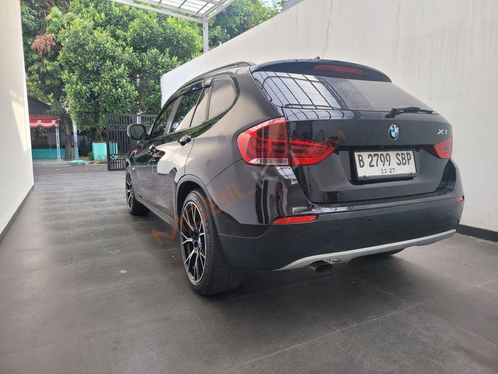 Mobil BMW X1 2012