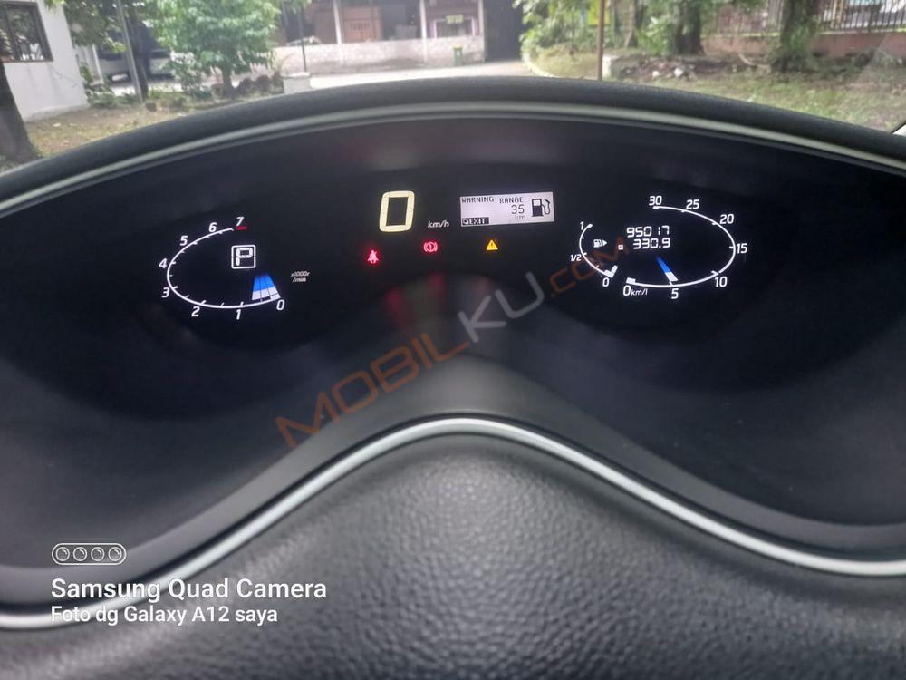 Mobil Nissan Serena 2016