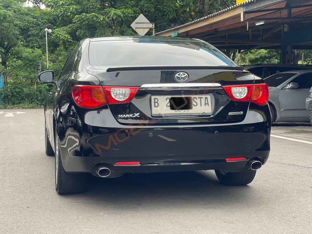 Mobil Toyota Mark X 2012