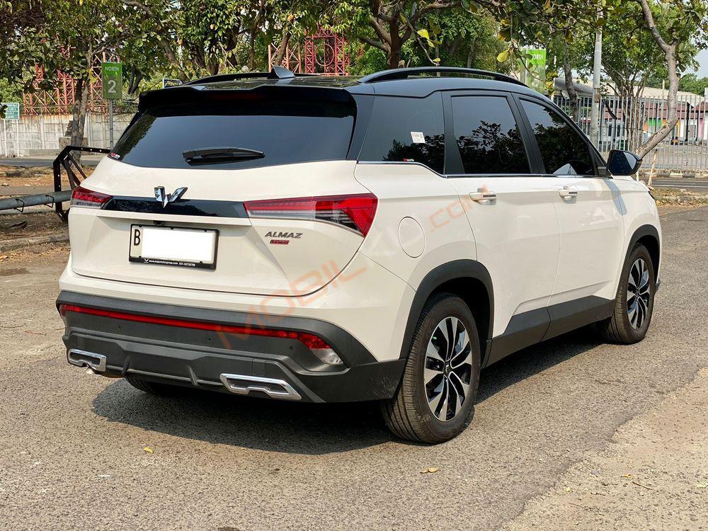 Mobil Wuling Almaz 2022