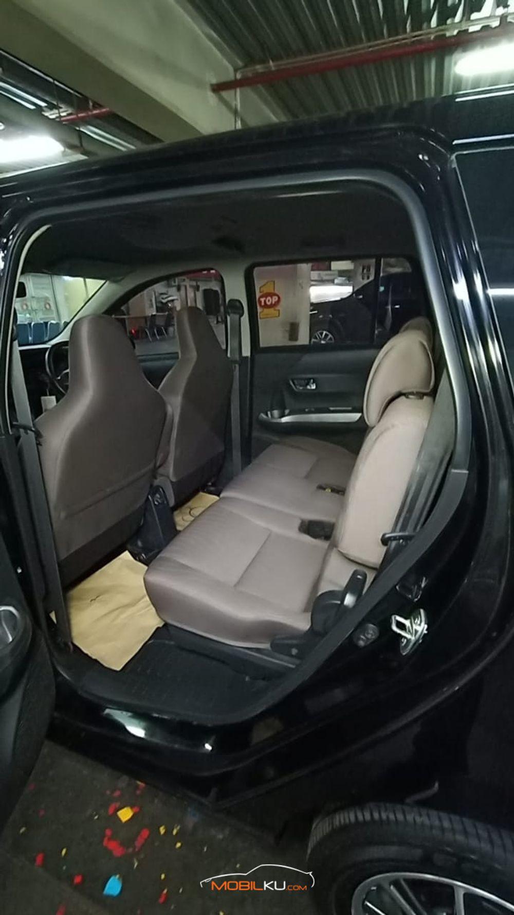 Mobil Toyota Calya 2019