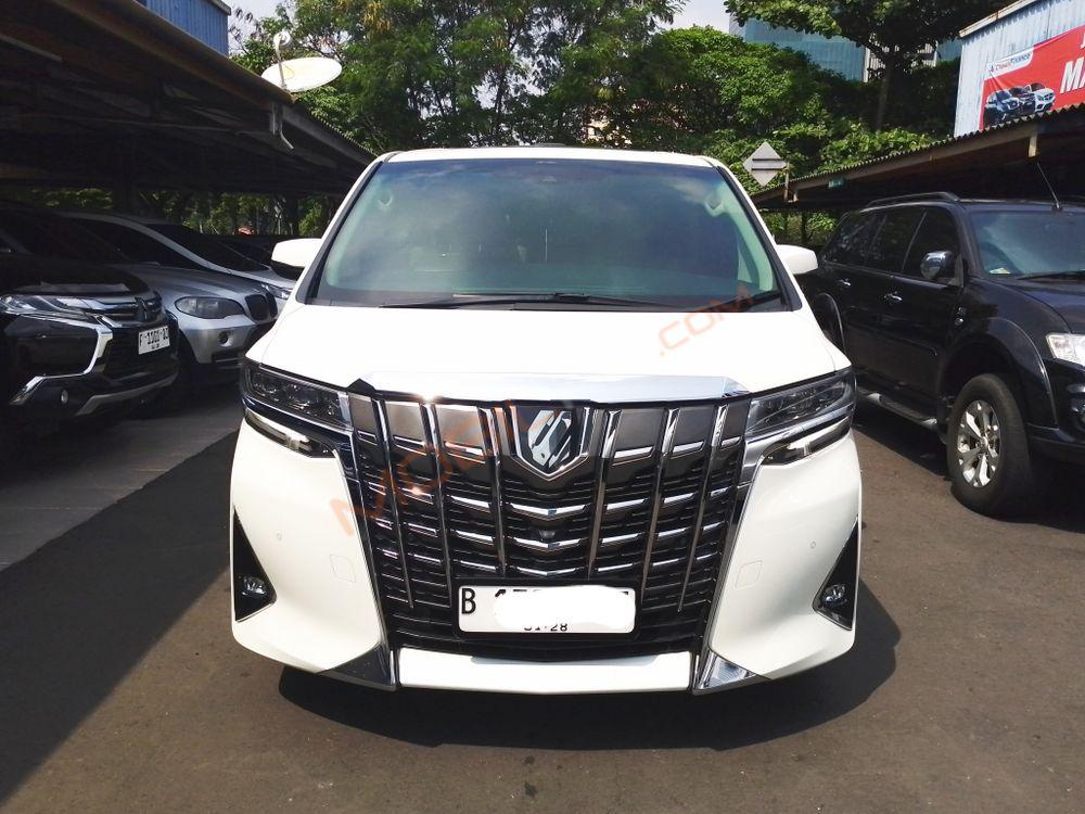 Mobil Toyota Alphard 2020