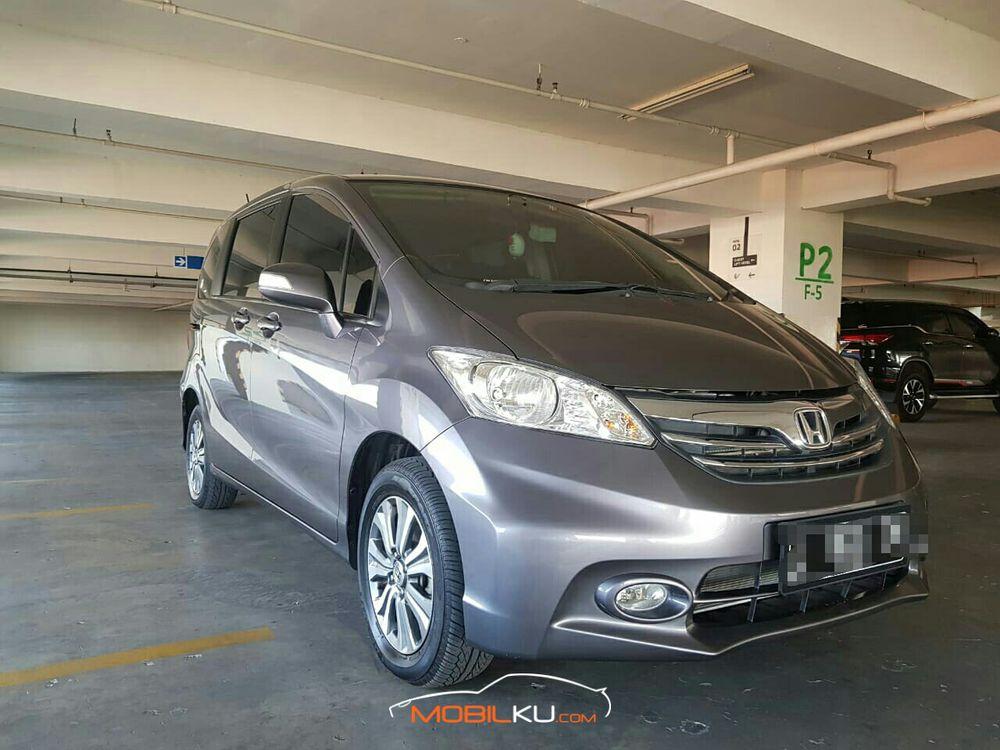 Mobil Honda Freed 2015