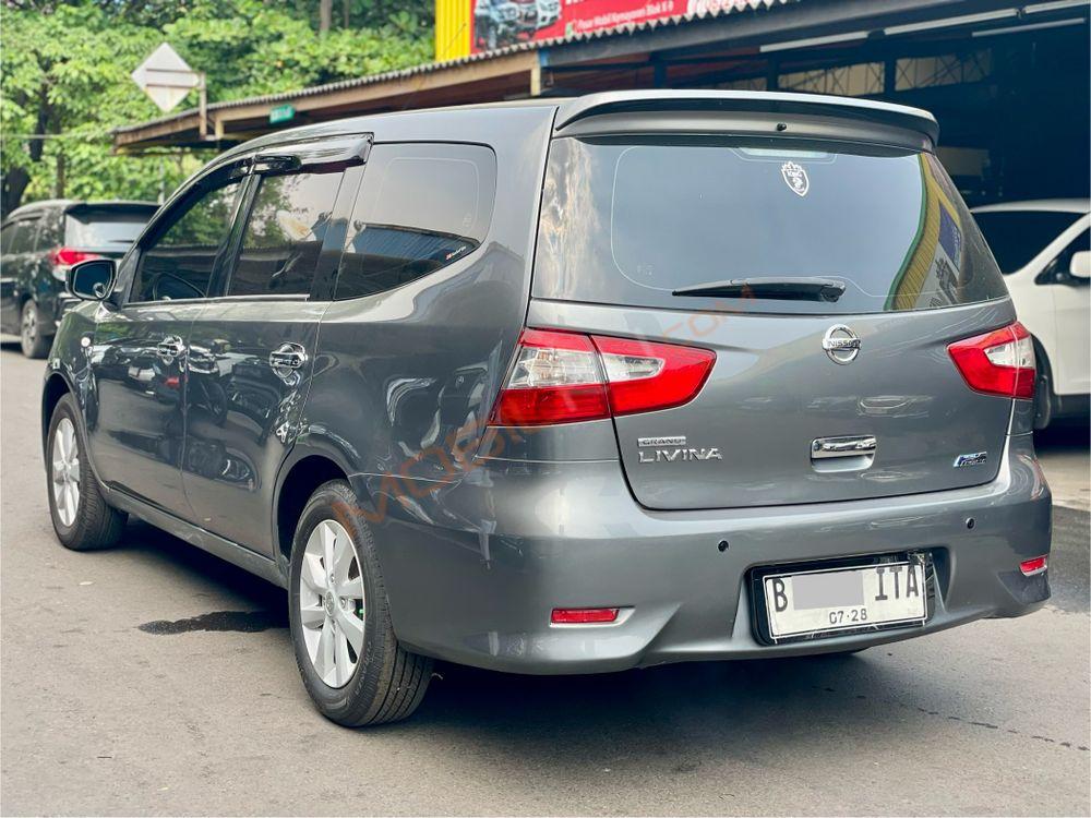 Mobil Nissan Livina 2015