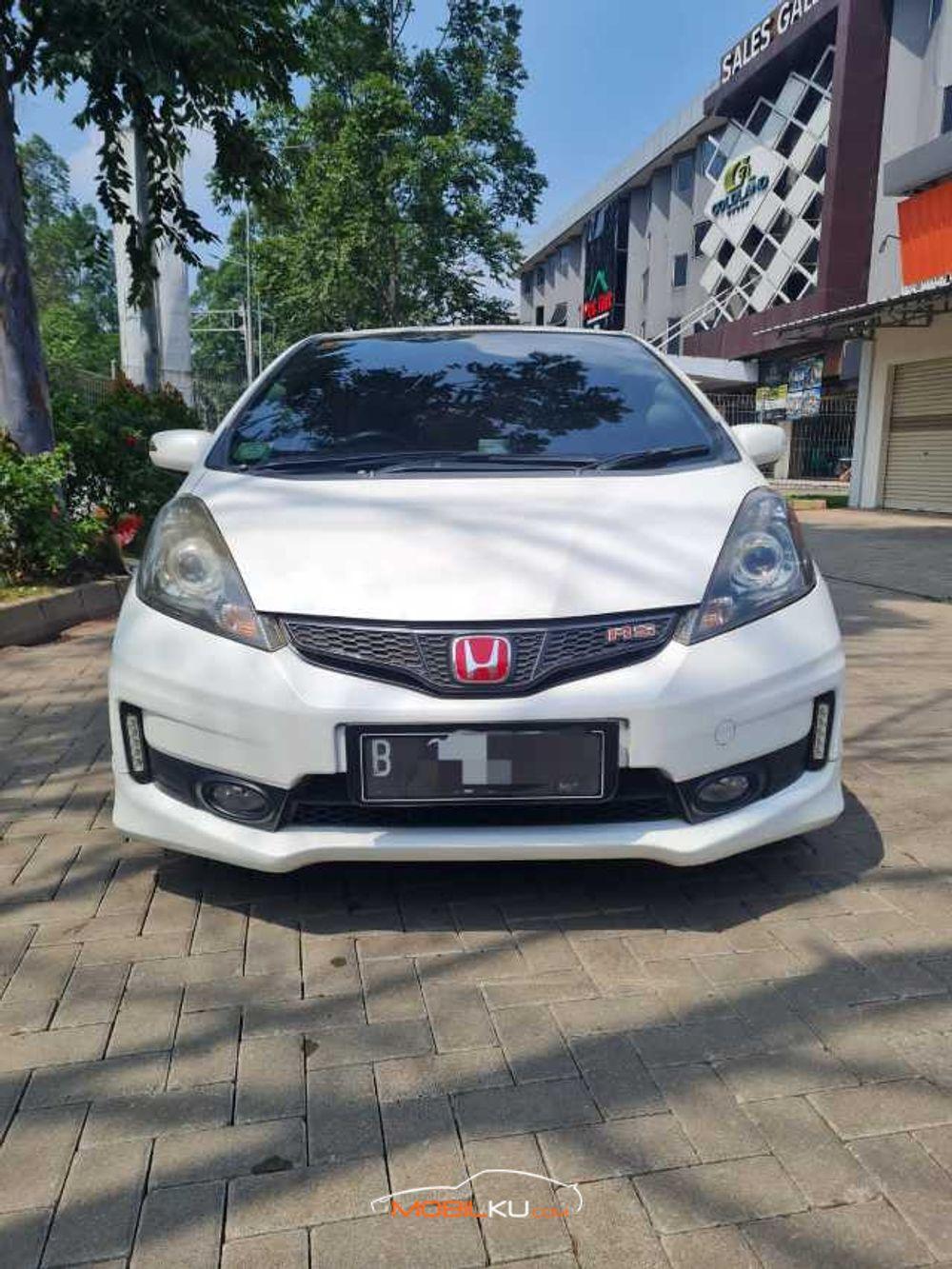 Mobil Honda Jazz 2013