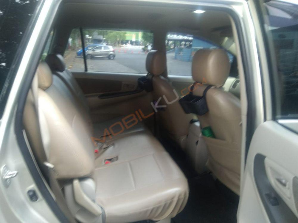 Mobil Toyota Kijang Innova 2013