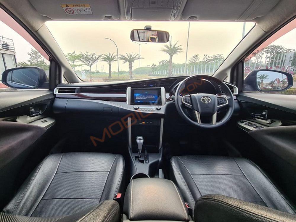 Mobil Toyota Kijang Innova 2016