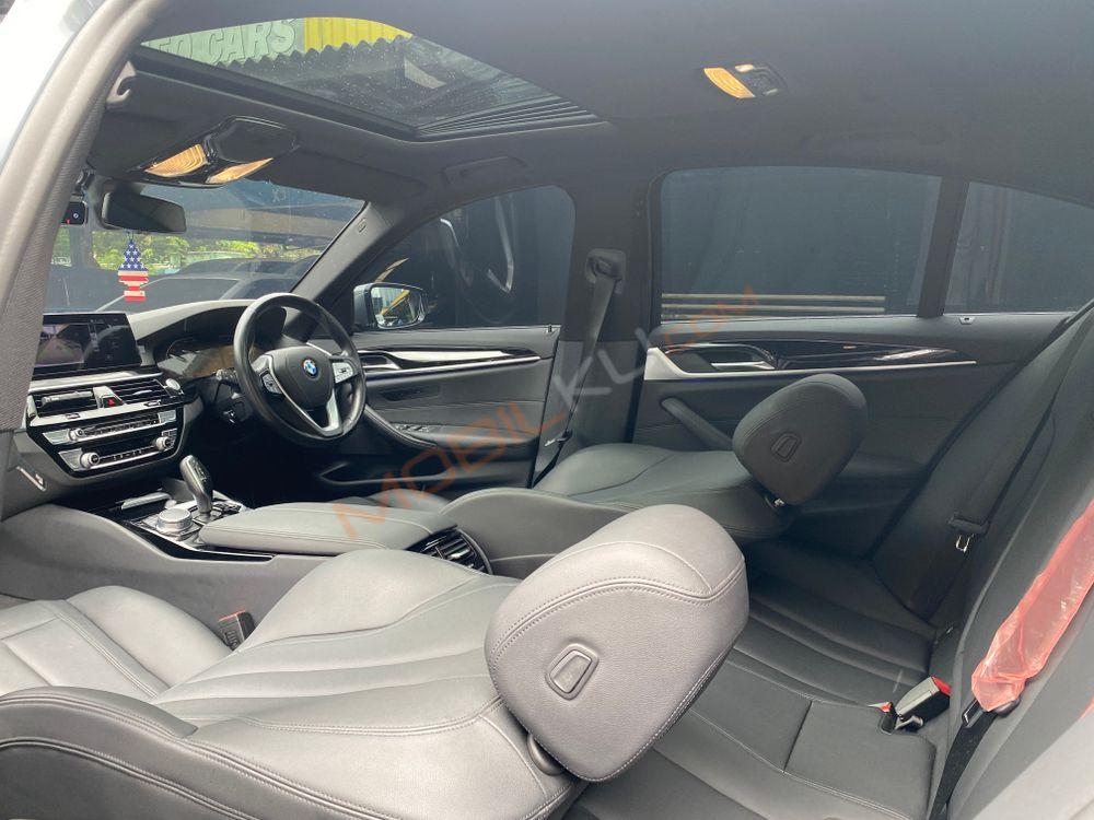 Mobil BMW 5 Series 2020