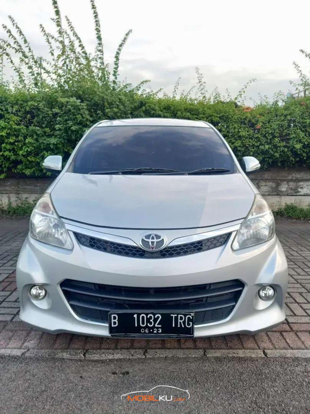 Mobil Toyota Avanza 2013