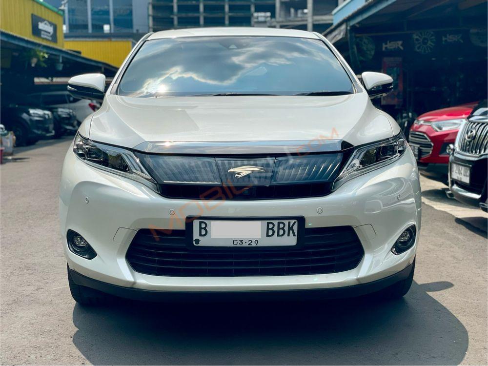 Mobil Toyota Harrier 2014