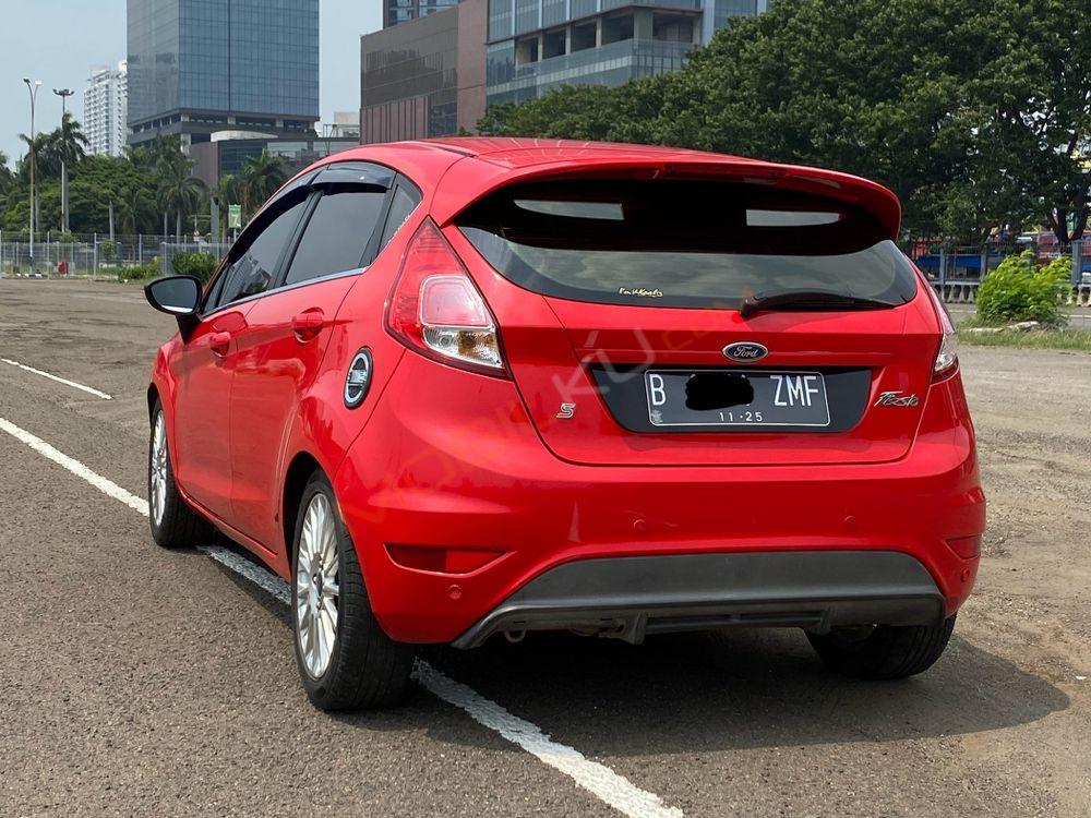 Mobil Ford Fiesta 2013