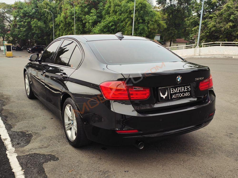 Mobil BMW 3 Series 2015