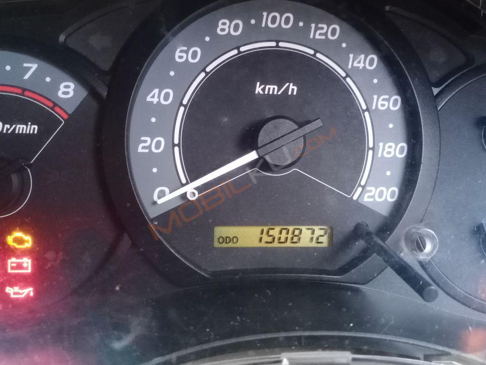 Mobil Toyota Kijang Innova 2005