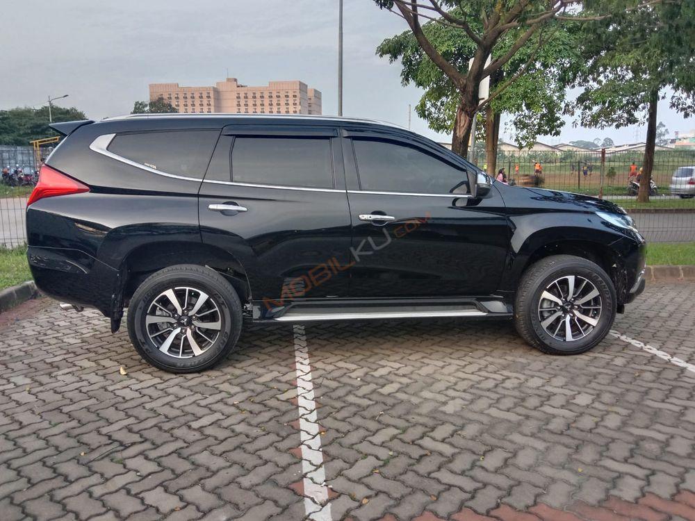 Mobil Mitsubishi Pajero 2017