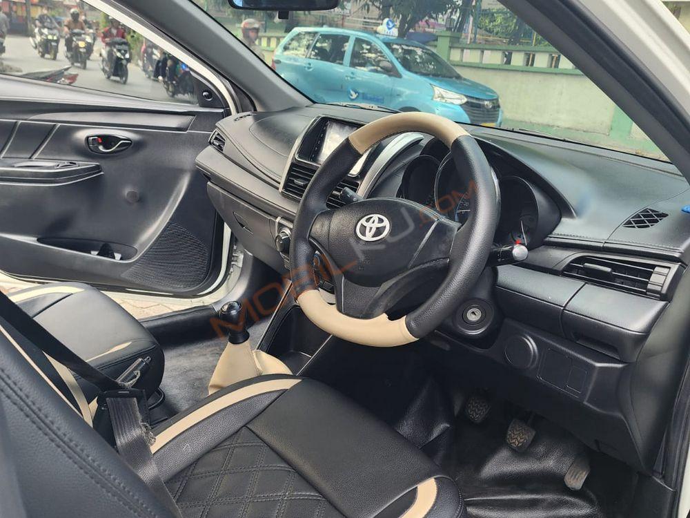 Mobil Toyota Limo 2014