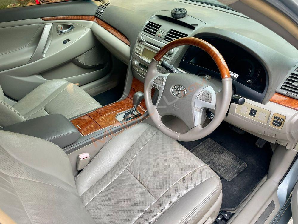 Mobil Toyota Camry 2007