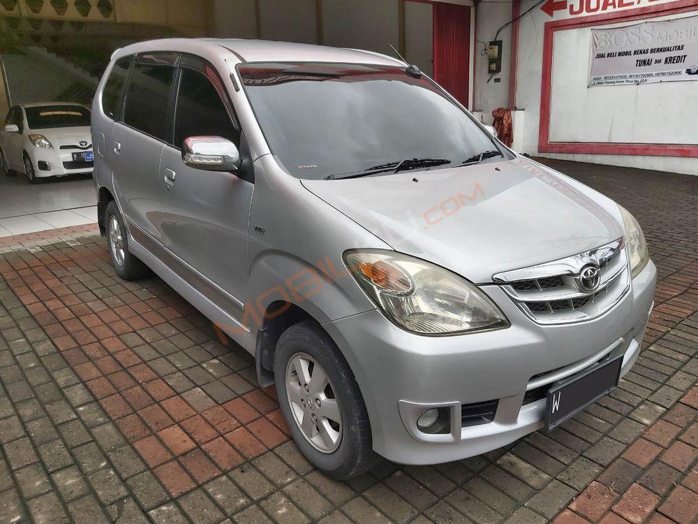 Mobil Toyota Avanza 2011
