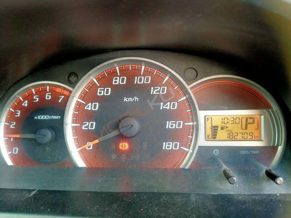 Mobil Toyota Avanza 2012