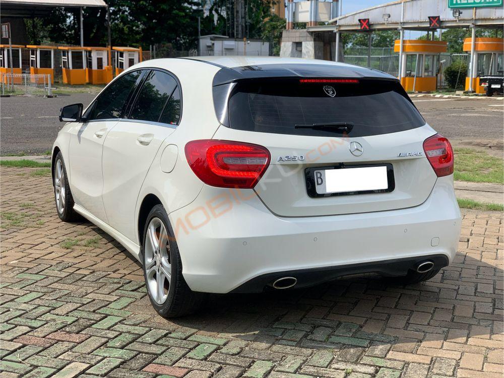Mobil Mercedes-Benz A-Class 2013