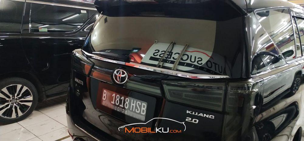 Mobil Toyota Kijang Innova 2021