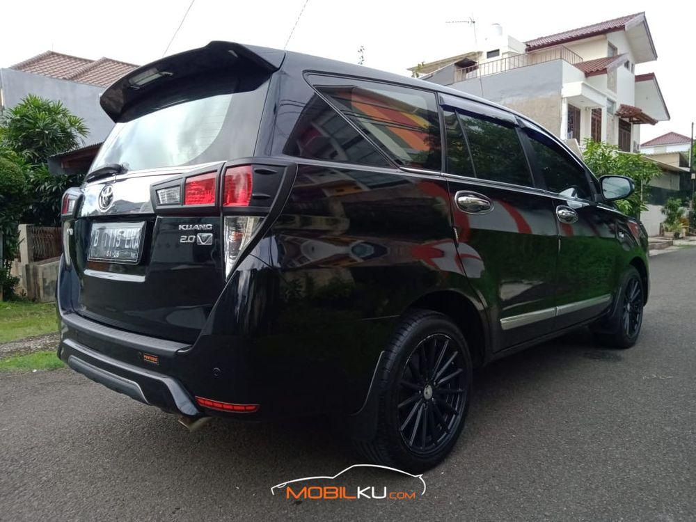 Mobil Toyota Kijang Innova 2017
