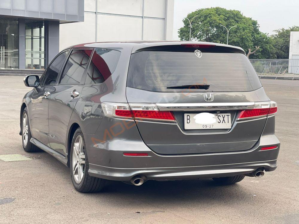 Mobil Honda Odyssey 2012