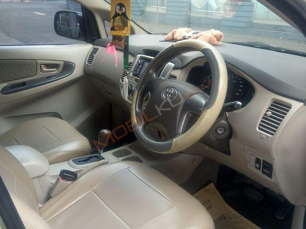 Mobil Toyota Kijang Innova 2013