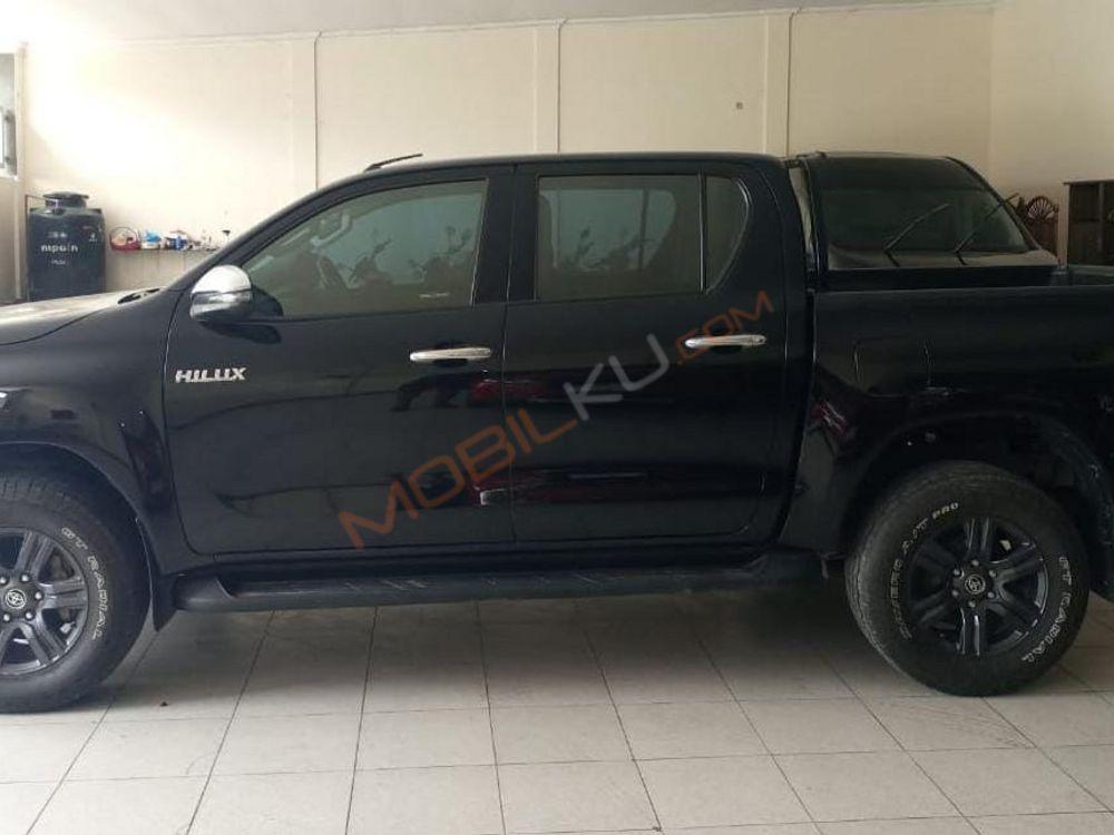 Mobil Toyota Hilux 2021