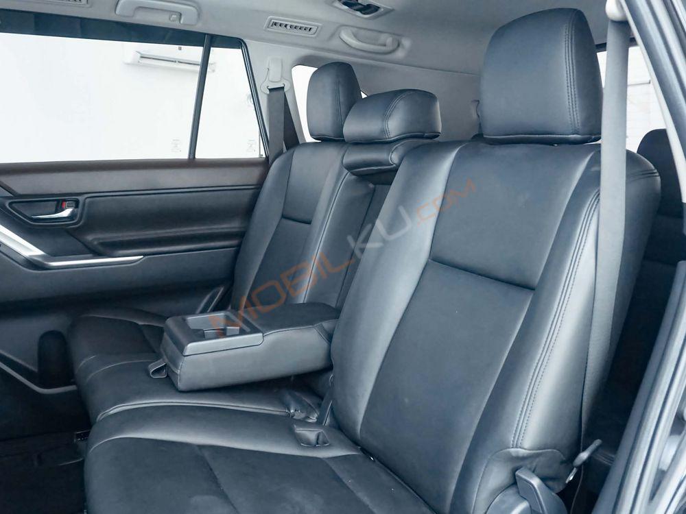 Mobil Toyota Kijang Innova Zenix 2022