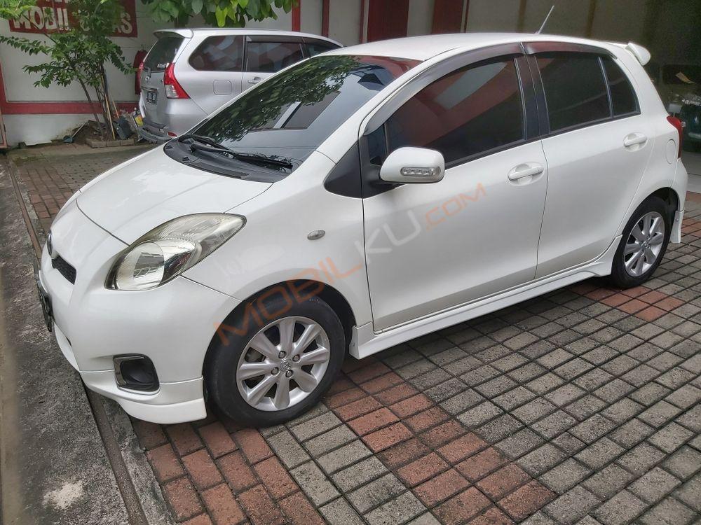 Mobil Toyota Yaris 2012