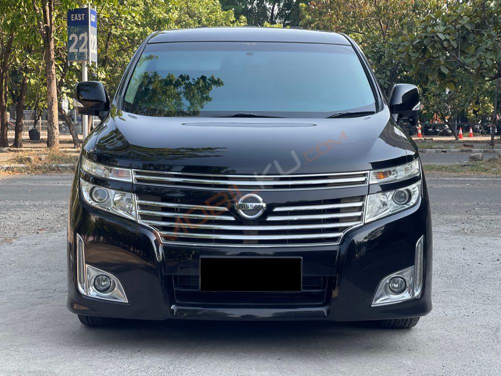 Mobil Nissan Elgrand 2011