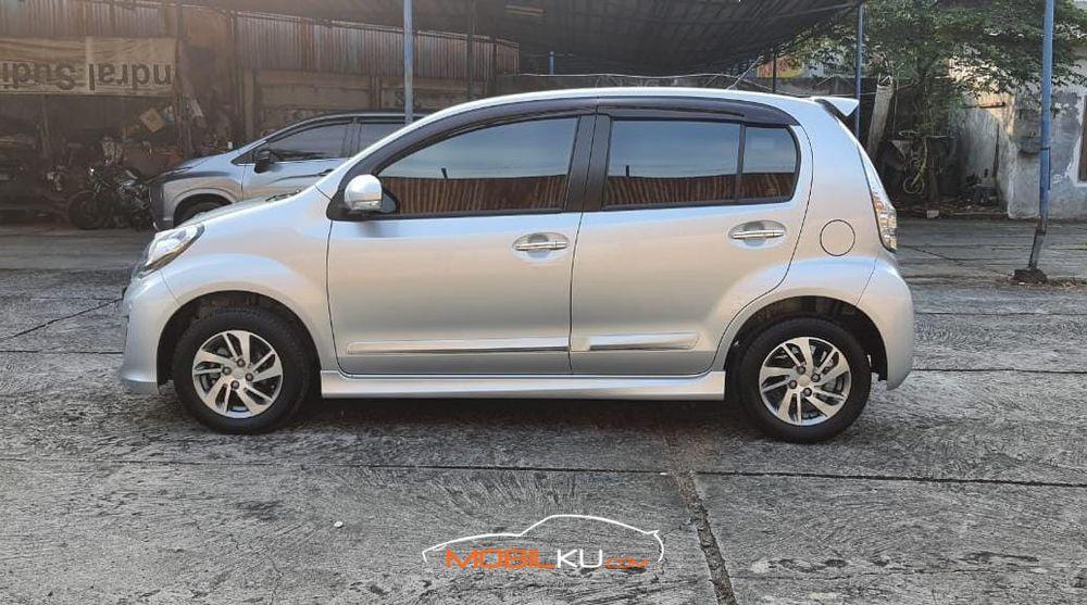 Mobil Daihatsu Sirion 2015