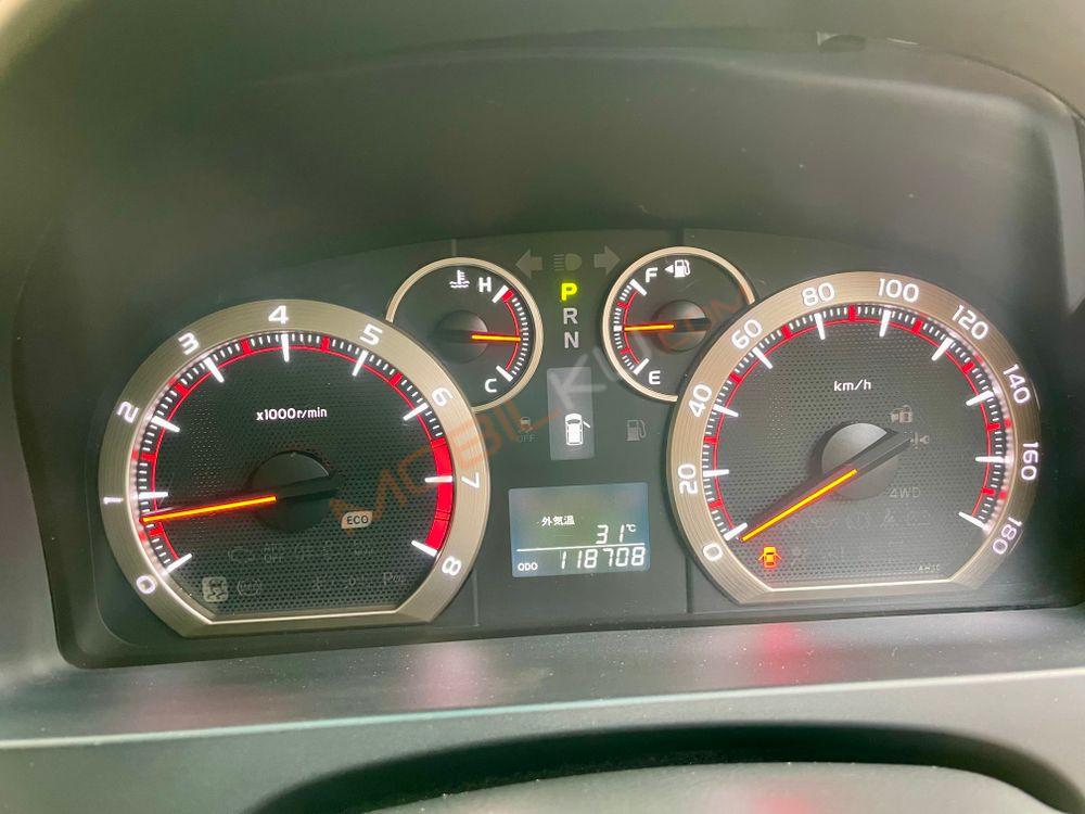 Mobil Toyota Vellfire 2015