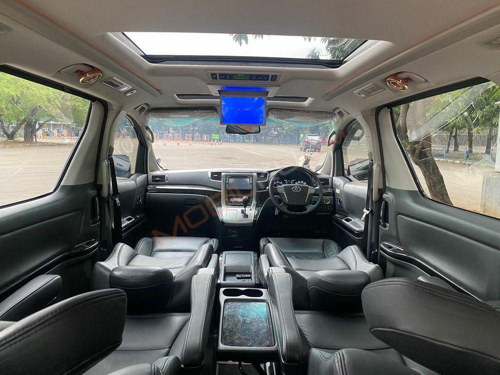 Mobil Toyota Vellfire 2014