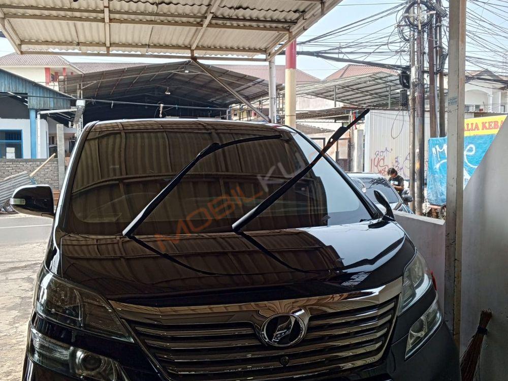 Mobil Toyota Vellfire 2011