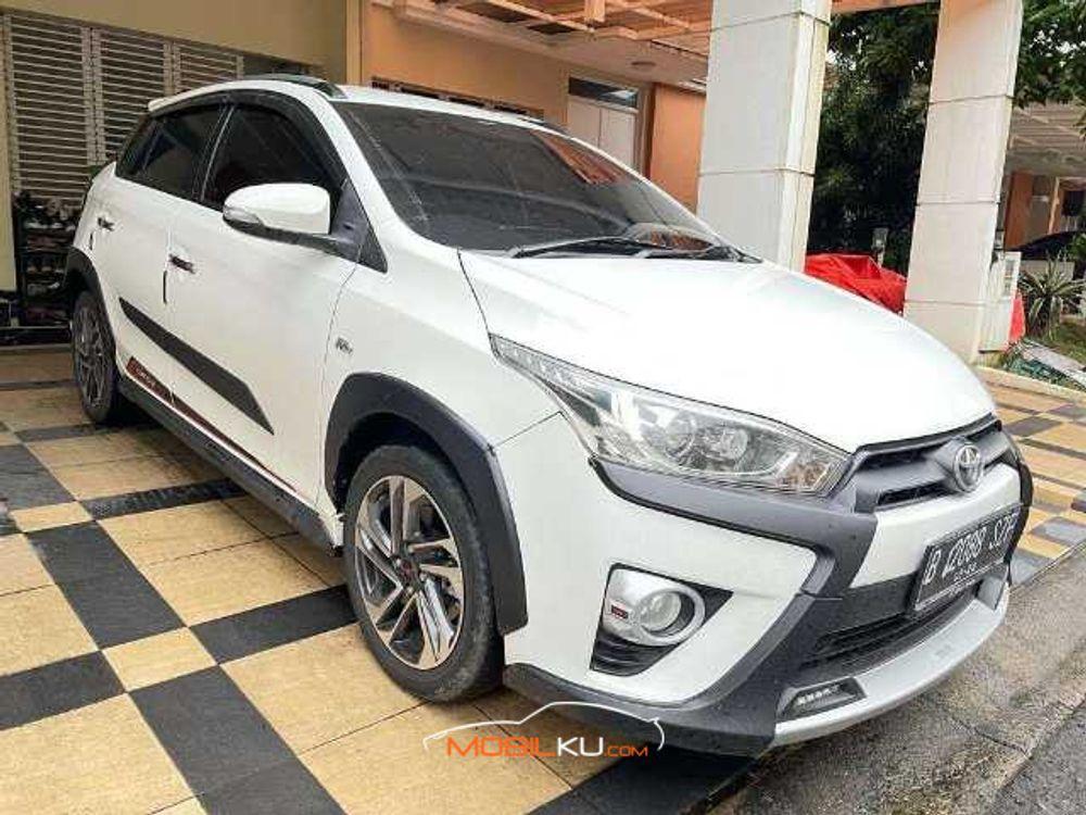 Mobil Toyota Yaris 2017