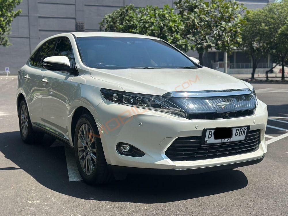 Mobil Toyota Harrier 2014