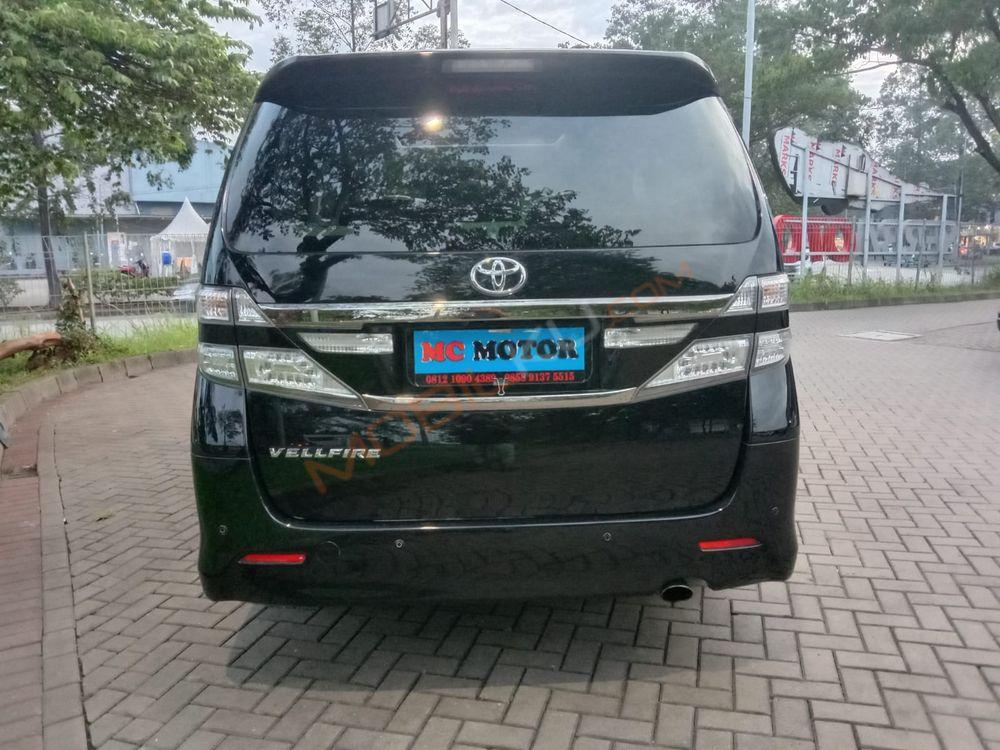 Mobil Toyota Vellfire 2015