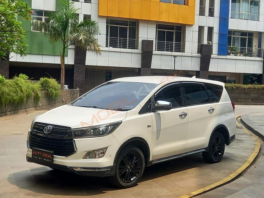 Mobil Toyota Kijang Innova 2017
