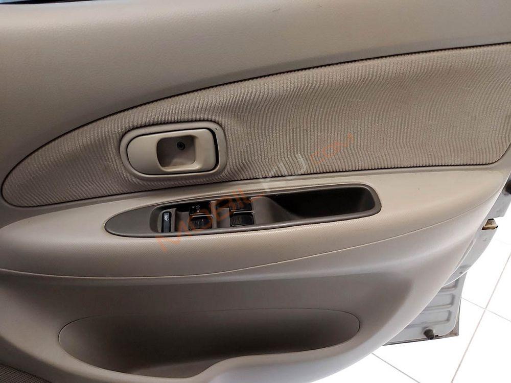 Mobil Toyota Avanza 2011