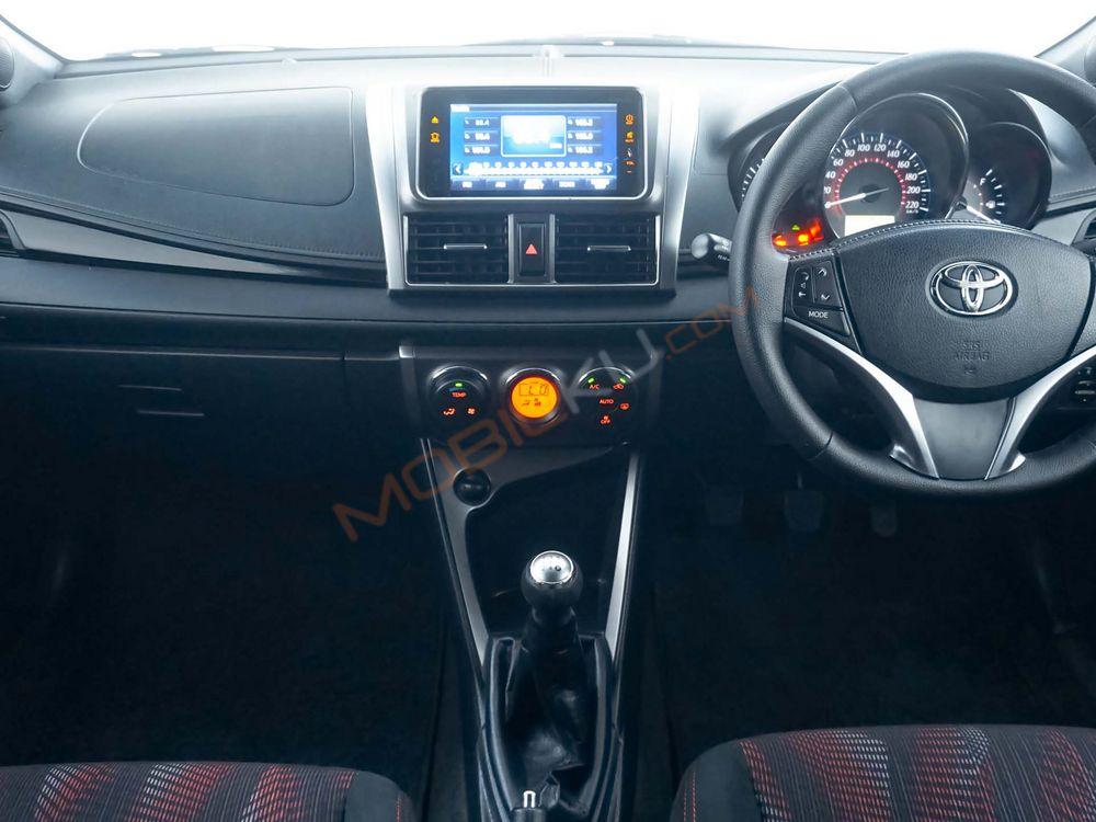 Mobil Toyota Yaris 2016