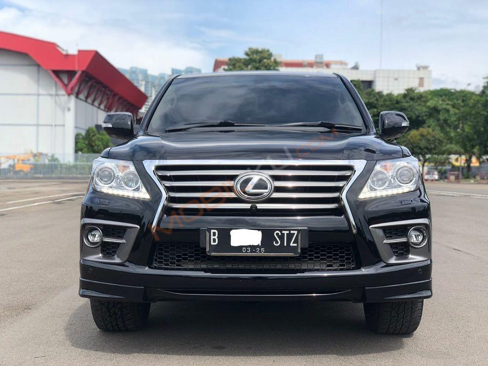 Mobil Lexus LX 2010