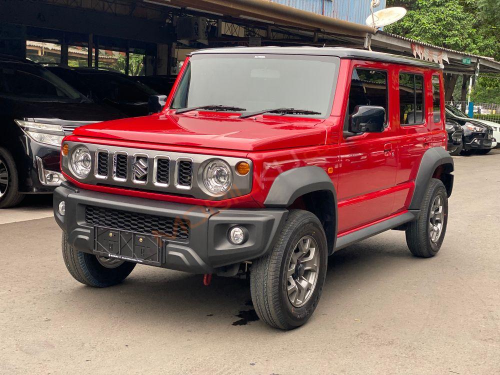 Mobil Suzuki Jimny 2023