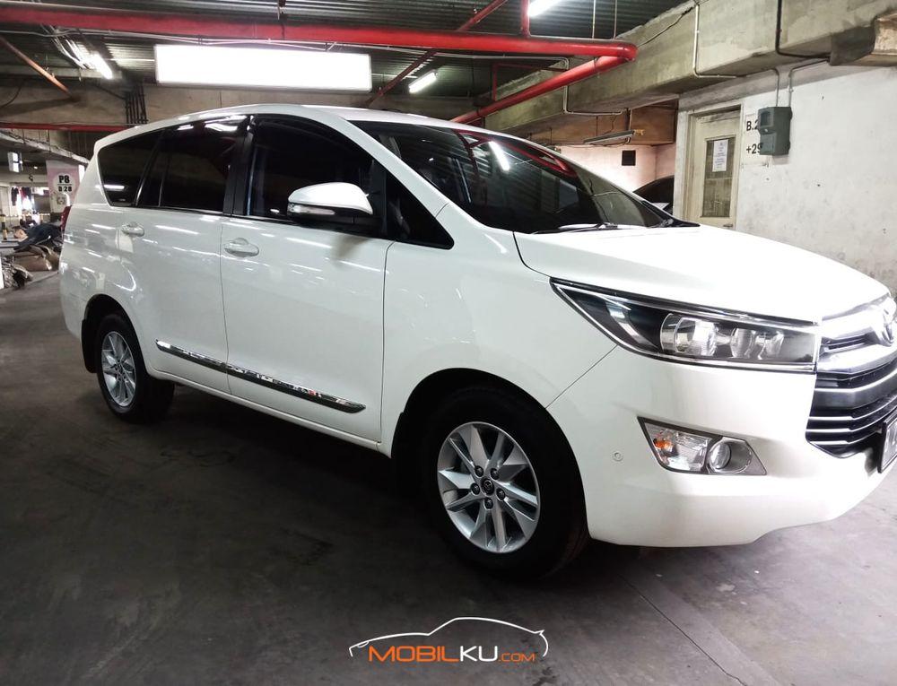 Mobil Toyota Kijang Innova 2017