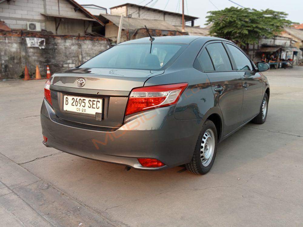 Mobil Toyota Limo 2014