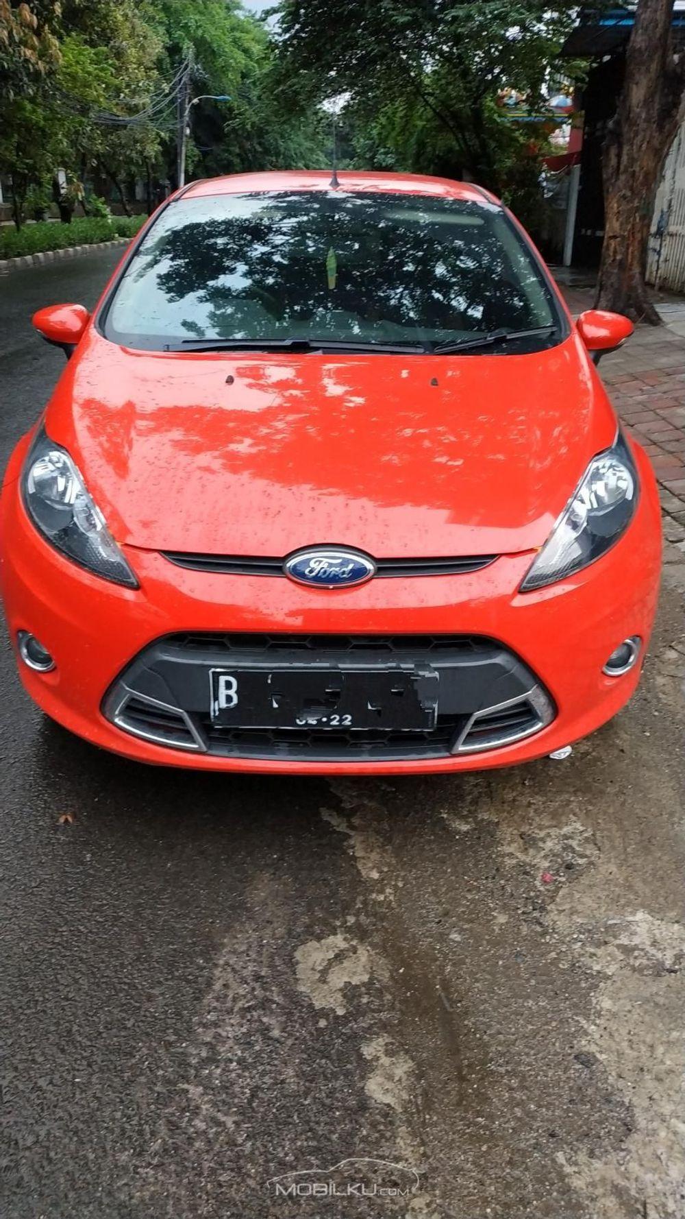 Mobil Ford Fiesta 2012