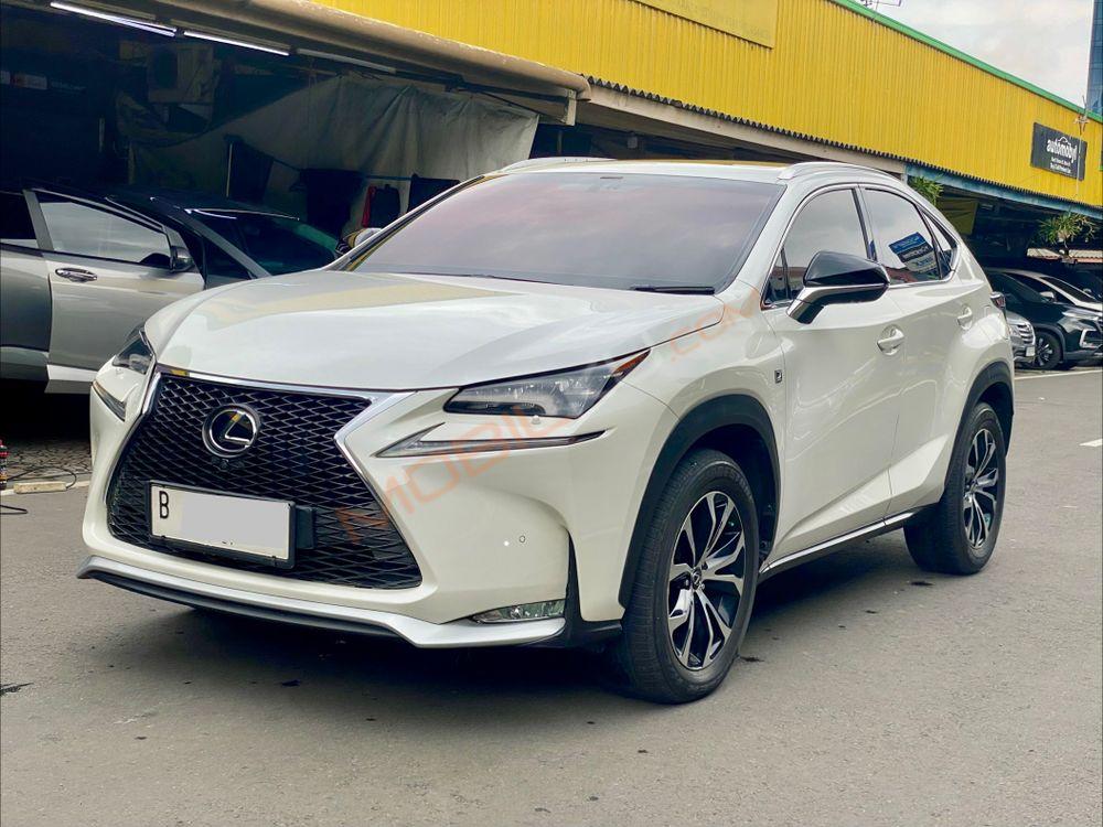 Mobil Lexus NX 2016