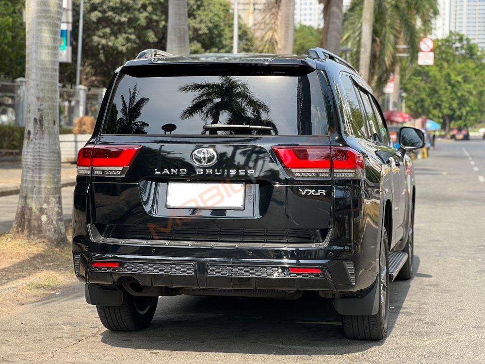Mobil Toyota Land Cruiser 2023