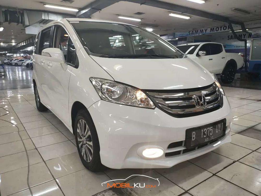 Mobil Honda Freed 2015