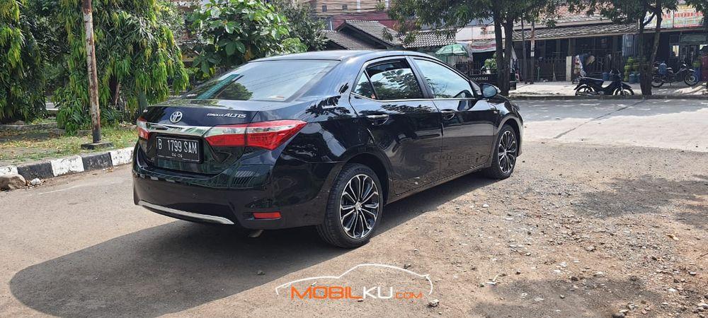 Mobil Toyota Corolla 2016